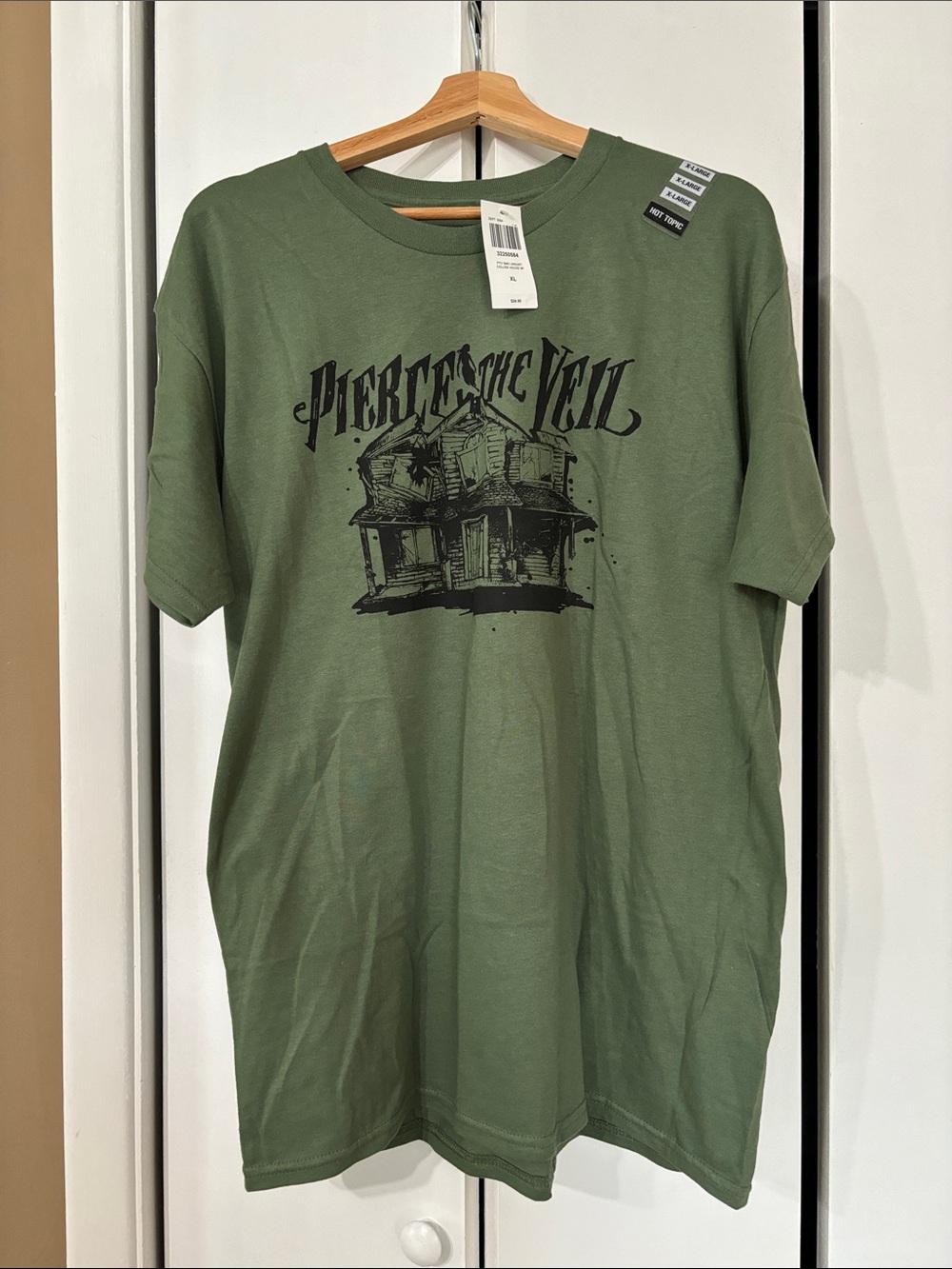 NWT pierce the veil hot topic collide with the sky house green band tshirt